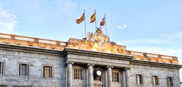 Ajuntament de Barcelona photo by Serge Melki from Indianapolis, USA, CC BY 2.0, via Wikimedia Commons